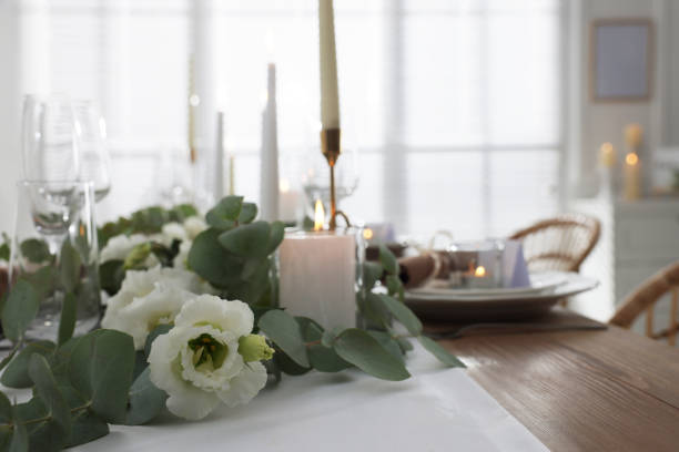 Seven Stylish Centerpieces for the Ultimate Dining Table Setup